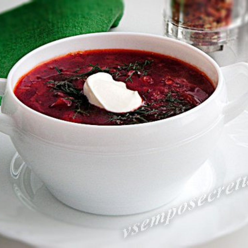 Борщ бордовый. Какого цвета должен быть борщ. Борщ не красный. Фиолетовый борщ. Борщ бордового цвета.