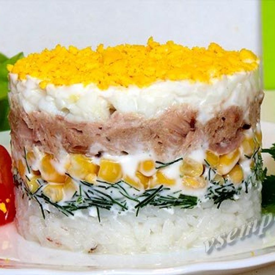 слоеный салат с тунцом